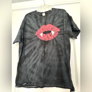 Vampire lips tie dyed t-shirt size XL